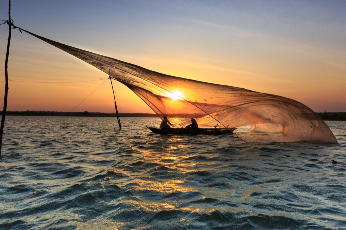 barco de pesca con redes