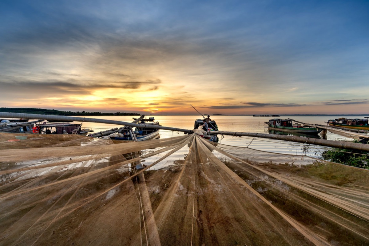 barco de pesca con redes