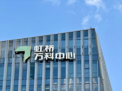 金融中心結構深度指南：服務業貢獻度達82%的經濟分析
